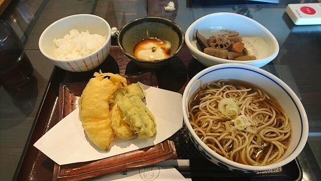 兎屋【絶品そば屋】防府天満宮周辺のランチ・雰囲気と味にしあわせます。