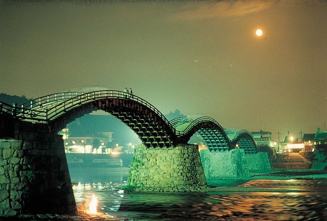 錦帯橋観光は夜も素敵・ライトアップ・夜間の駐車場や食事スポットは