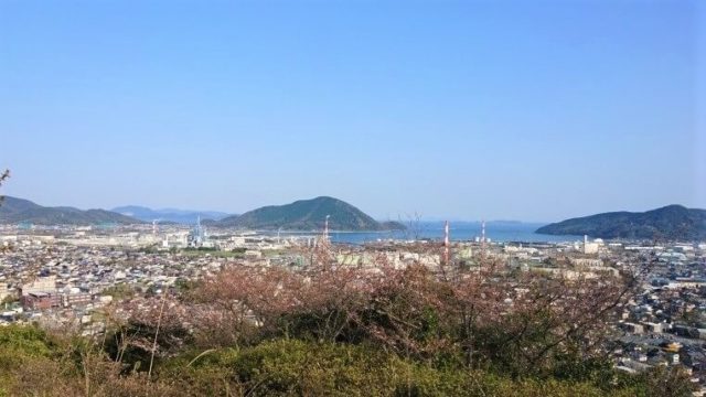 桑山公園【防府】遊べる遊具はある?桜と夜景がきれいな公園・トイレ情報も