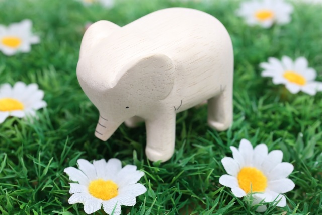 まど・みちお【山口県出身の詩人】代表作や小学生が親しんでいる詩と童謡