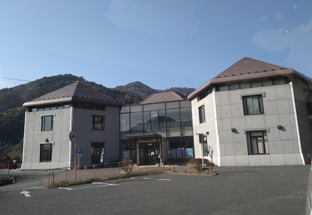 安すぎる日帰り100円温泉!!【宮野温泉山口ふれあい館】お湯を堪能できるスポット