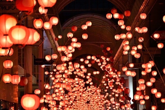 山口七夕ちょうちんまつり2025【日本三大火祭り】歴史や見どころ、駐車場を解説!