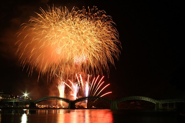 岩国錦帯橋花火大会【打ち切り】日程・駐車場と穴場スポット情報を解説!!