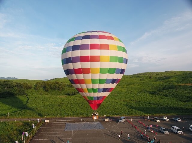 秋吉台で気球に乗ろう「そらから魅(み)る超絶景in秋吉台2023」開催