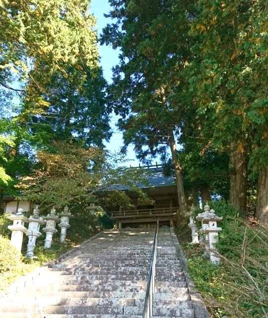 月輪寺薬師堂石段