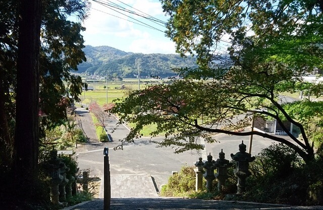 月輪寺薬師堂境内からの眺め