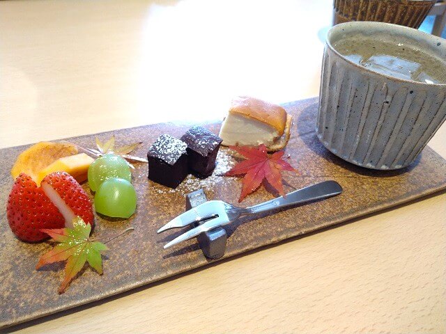 閉店･防府天満宮参道のカフェ【間鍋竹士のうつわを愉しむカフェギャラリー】こだわりの器とスイーツを満喫