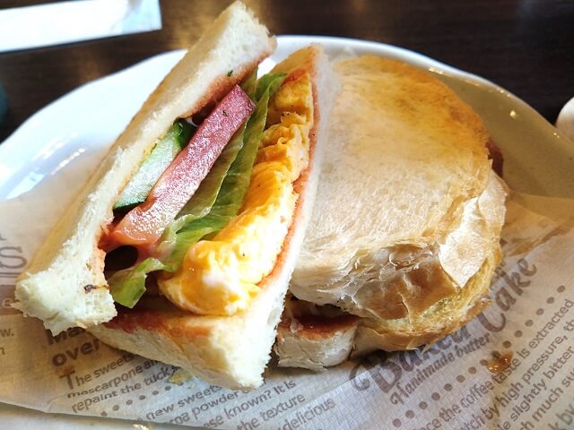 カフェ麓【下関】ランチも楽しめる隠れ家的カフェ・静かな店内で過ごす時間は格別