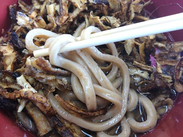 美東ごぼうを練り込んであるごぼう麺