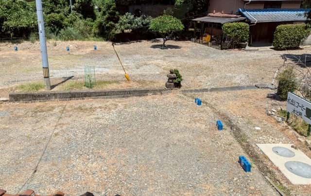 古民家カフェ「木と風」駐車場の様子