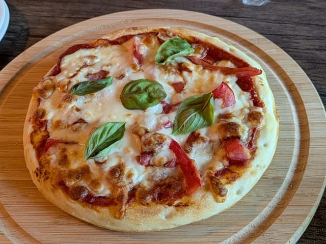 古民家カフェ「木と風」ピザマルゲリータ
