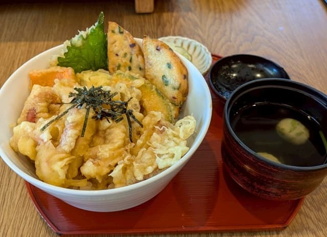 瓦そば本店　特牛いか・地たこ天丼